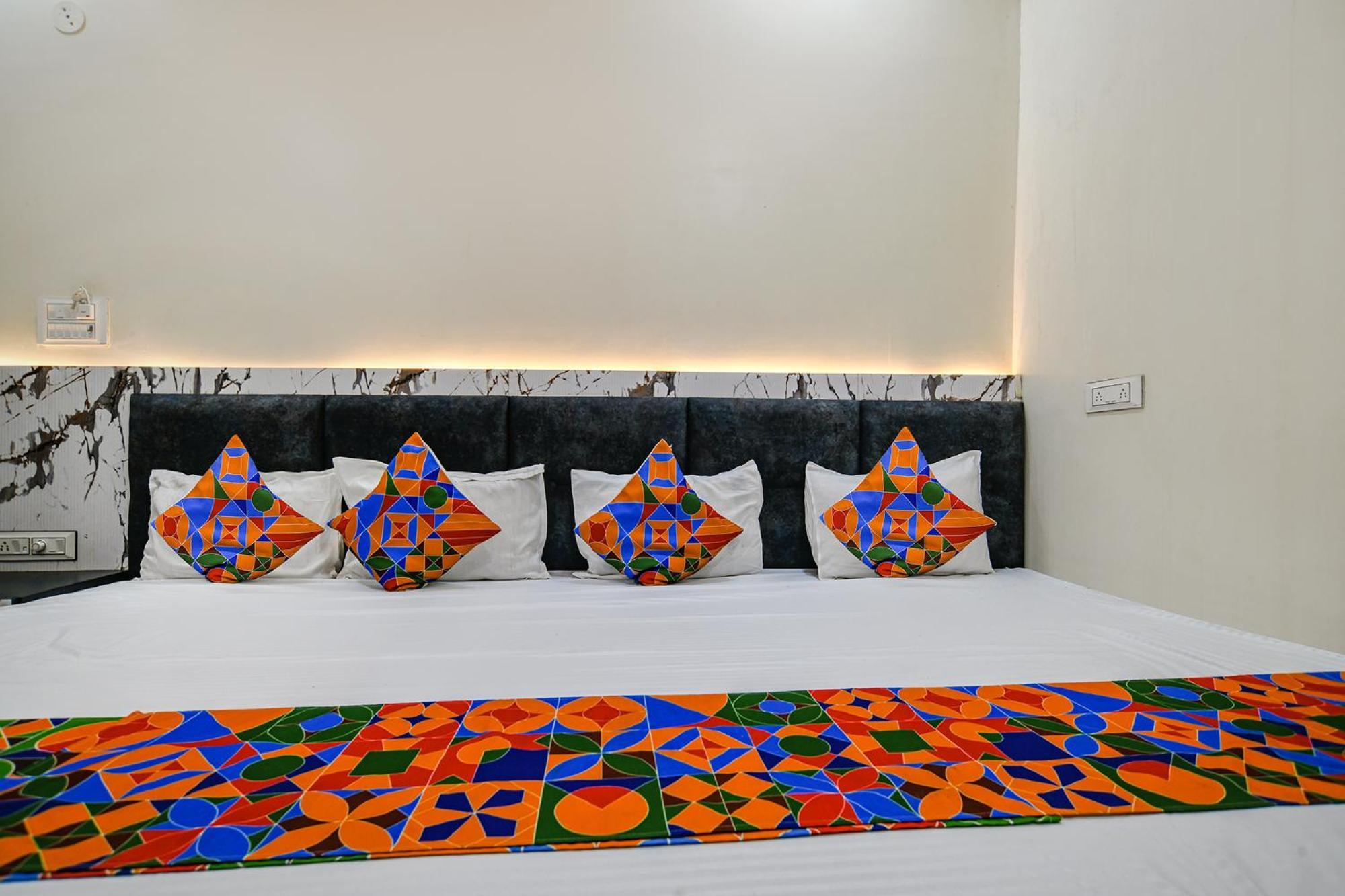 Fabexpress Orbit Hotel อุจเจน ภายนอก รูปภาพ